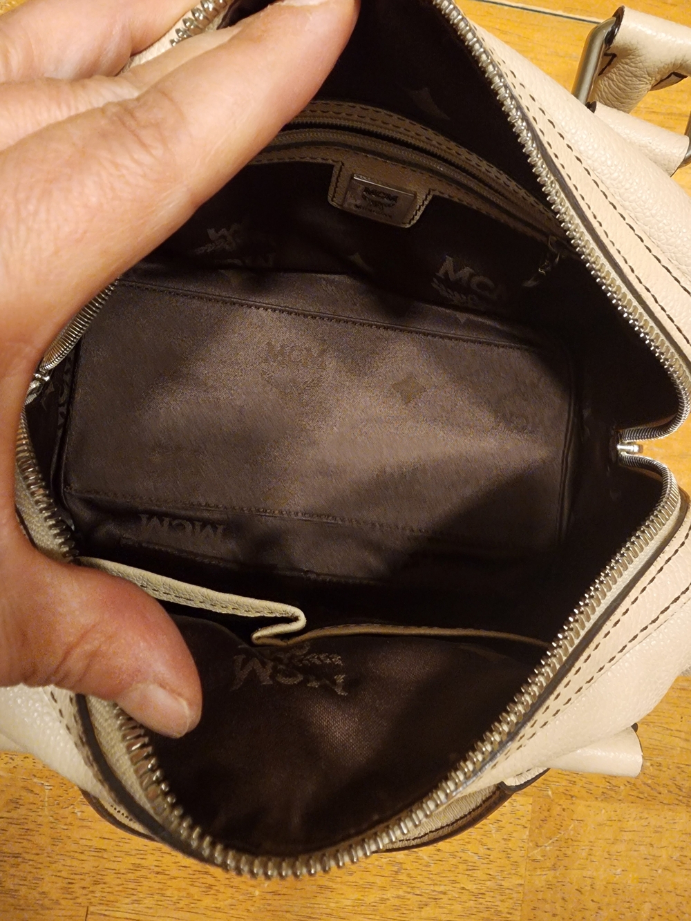 MCM cream leather Boston satchel featuring silver-toned hardware - Picture 13 of 16